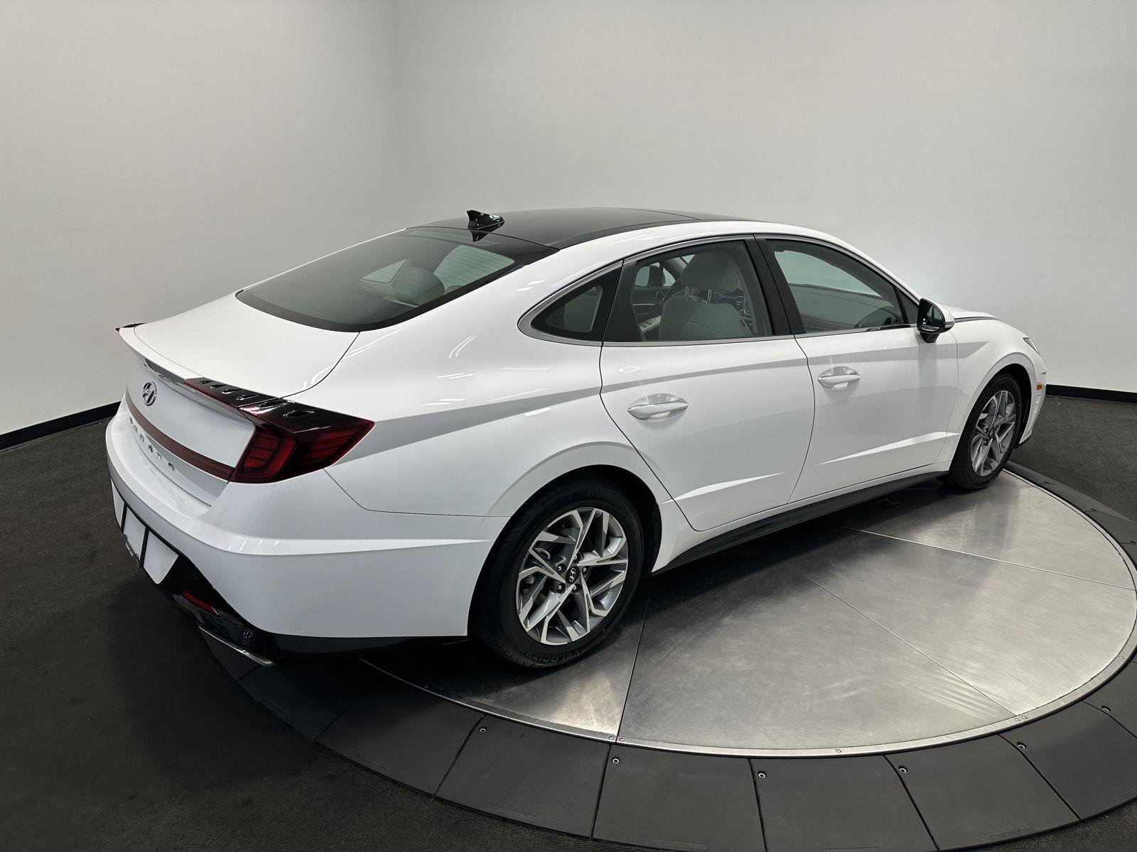 Certified 2023 Hyundai Sonata SEL w/ Convenience Package FWD image 7