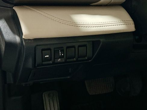 Used 2022 Subaru Legacy Limited image 10