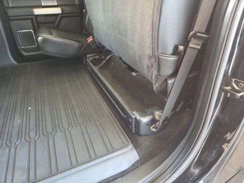 Used 2019 Ford F150 Lariat w/ Equipment Group 502A Luxury AWD/4WD image 31
