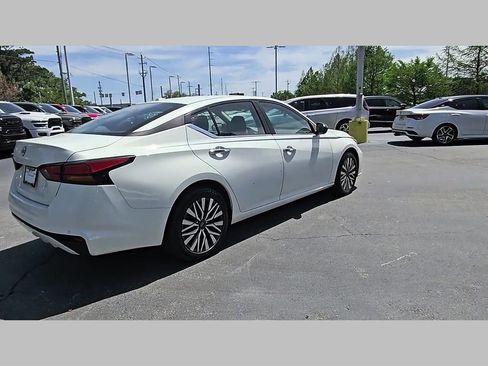 Used 2025 Nissan Altima 2.5 SV image 32