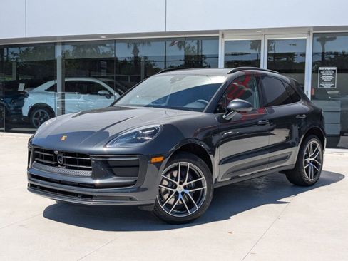 Certified 2025 Porsche Macan image 1