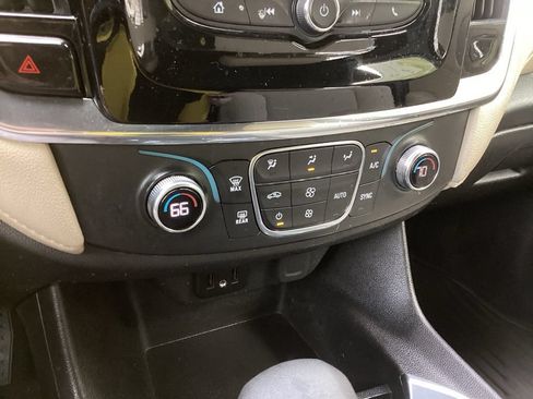 Used 2023 Chevrolet Traverse LS FWD image 13