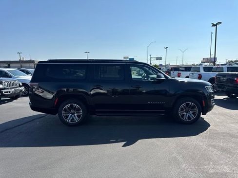 Used 2024 Jeep Wagoneer L Series II w/ Flexible Seating Group AWD/4WD image 2