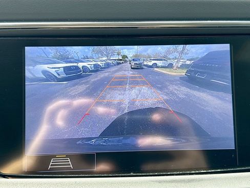 Used 2020 Buick Enclave Essence AWD/4WD image 13