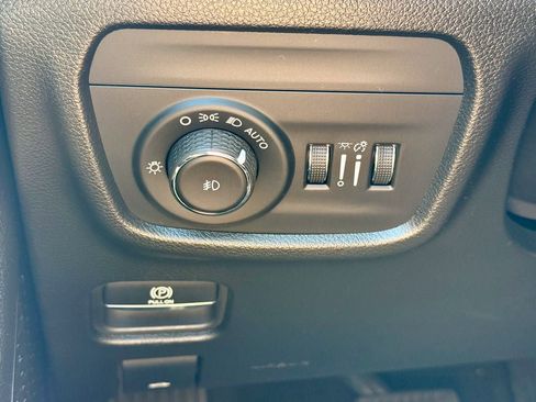 Used 2023 Jeep Grand Cherokee L Limited w/ Luxury Tech Group II AWD/4WD image 23