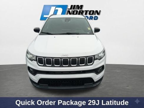 Used 2024 Jeep Compass Latitude AWD/4WD image 3