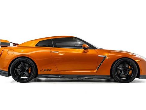 Used 2017 Nissan GT-R Premium w/ Premium Interior Package AWD/4WD image 5