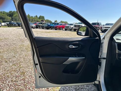 Used 2021 Jeep Cherokee High Altitude AWD/4WD image 23