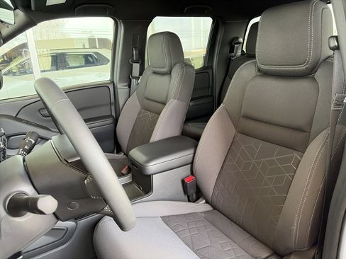 Used 2026 Nissan Frontier SV w/ All-Weather Content Package image 16