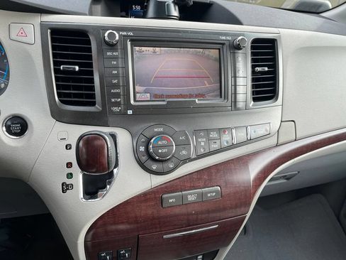 Used 2011 Toyota Sienna XLE w/ Premium Pkg AWD/4WD image 19