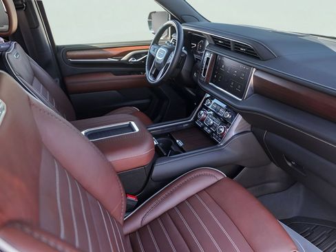 Used 2023 GMC Yukon Denali Ultimate AWD/4WD image 36