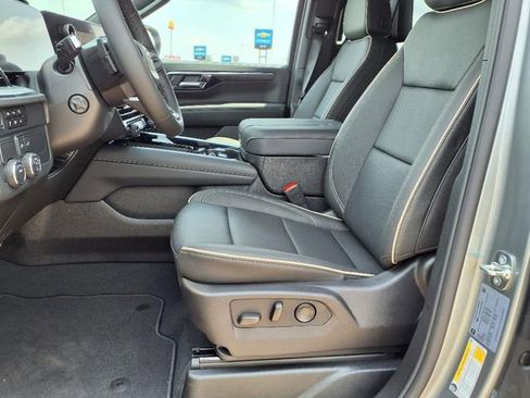 New 2025 Chevrolet Suburban Premier image 9