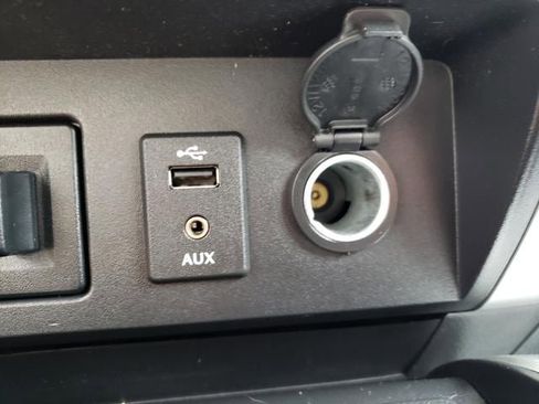 Used 2016 Nissan Titan SL image 25