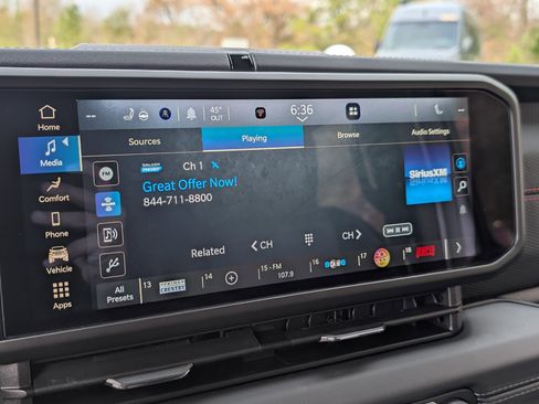 Used 2024 Jeep Wrangler Rubicon w/ Convenience Group image 27