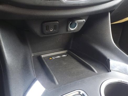 Used 2022 Chevrolet Traverse LT image 20