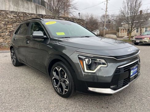 Certified 2023 Kia Niro EX Touring image 8