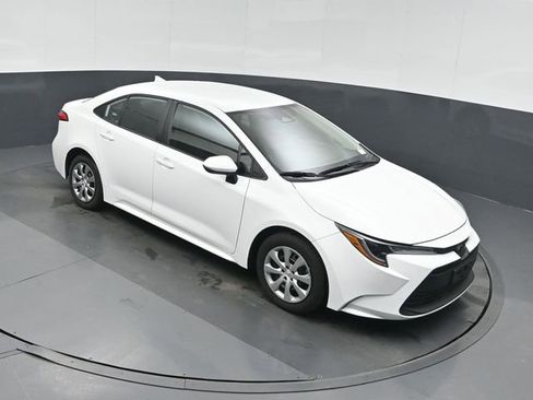 Used 2025 Toyota Corolla LE image 29