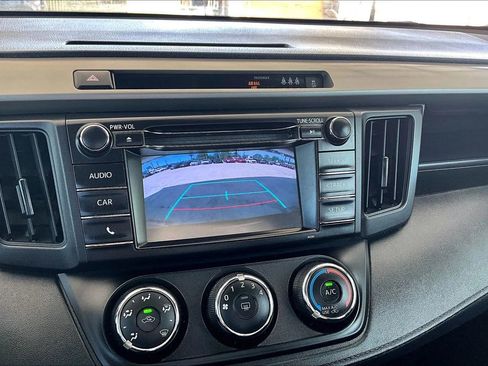 Used 2017 Toyota RAV4 LE FWD image 13