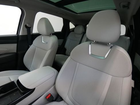 Used 2025 Hyundai Tucson Limited image 16