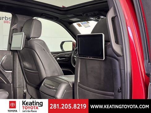 Used 2024 Cadillac Escalade Premium Luxury w/ Performance Package image 18