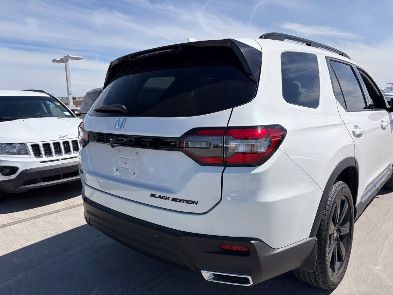Used 2025 Honda Pilot Black Edition image 4