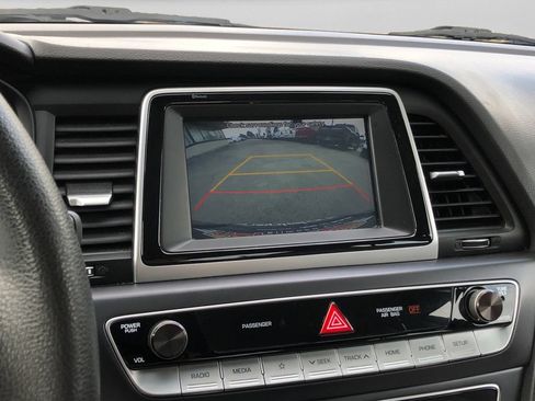 Used 2018 Hyundai Sonata SE FWD image 16