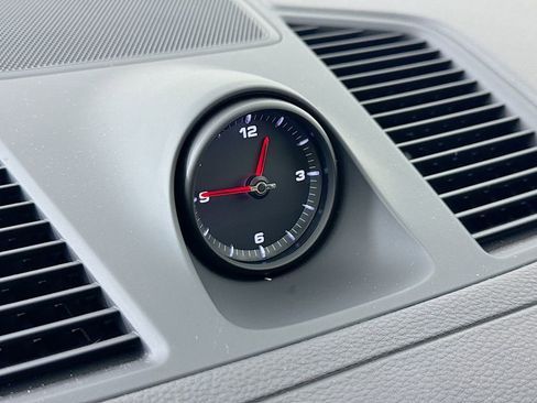 Certified 2023 Porsche Cayenne Platinum Edition image 18