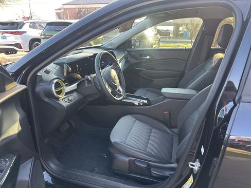 Used 2025 Chevrolet Trax LT w/ Driver Confidence Package image 14