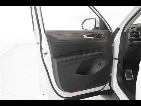 Certified 2026 Volkswagen Atlas SEL Premium R-Line AWD/4WD image 4
