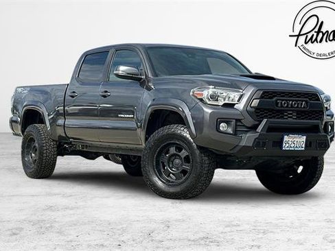 Used 2019 Toyota Tacoma TRD Sport image 1