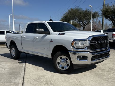 Used 2022 RAM 2500 Big Horn w/ Cold Weather Group image 2