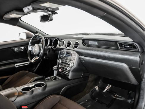 Used 2018 Ford Mustang Coupe RWD image 13