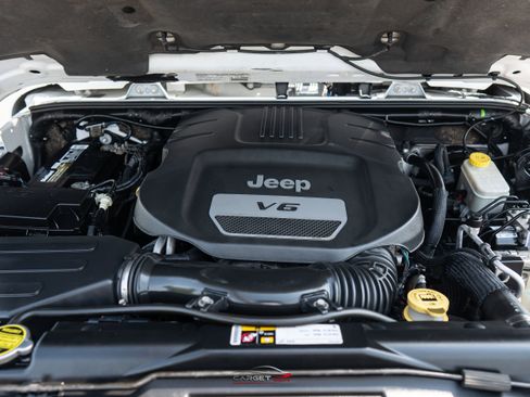 Used 2014 Jeep Wrangler Unlimited Sahara AWD/4WD image 40