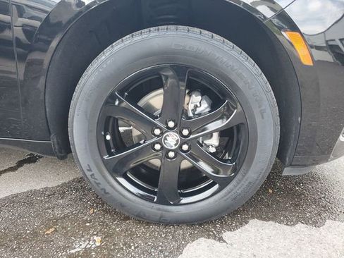 Used 2023 Buick Enclave Essence w/ Experience Buick Package image 5