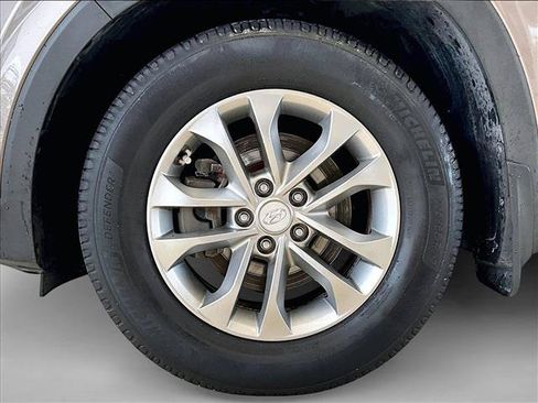 Used 2020 Hyundai Santa Fe SE FWD image 10