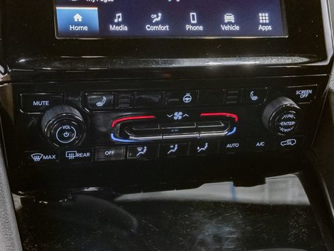 Certified 2024 Jeep Grand Cherokee Altitude AWD/4WD image 19