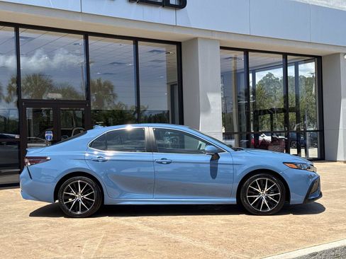 Used 2024 Toyota Camry SE FWD image 2