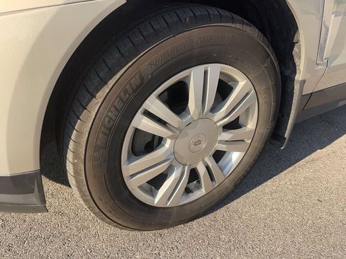 Used 2015 Cadillac SRX Luxury w/ Driver Awareness Package FWD image 2