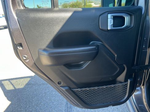 Used 2021 Jeep Wrangler Unlimited Rubicon image 16