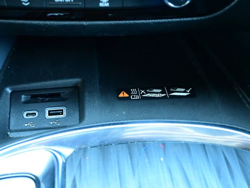 Used 2023 Buick Enclave Essence w/ Experience Buick Package image 28