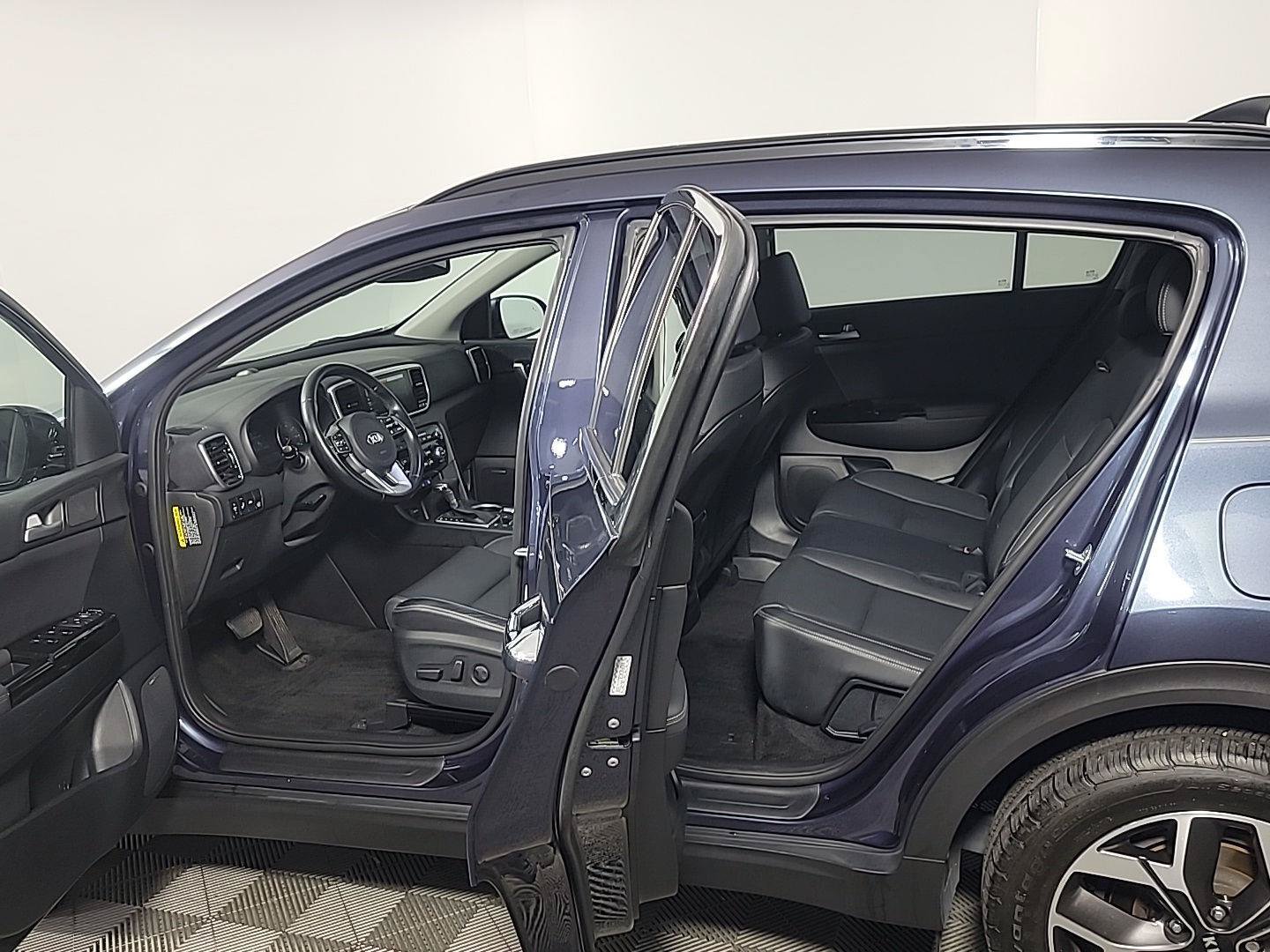 Used 2020 Kia Sportage EX w/ Option Group 15 AWD/4WD image 16