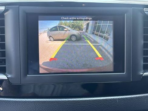 Used 2018 Chrysler Pacifica Touring Plus w/ S Appearance Package FWD image 12