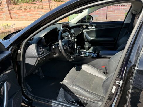 Used 2018 Kia Stinger Premium RWD image 6