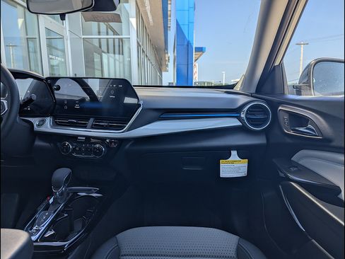 New 2026 Chevrolet Trax LT w/ Driver Confidence Package FWD image 4