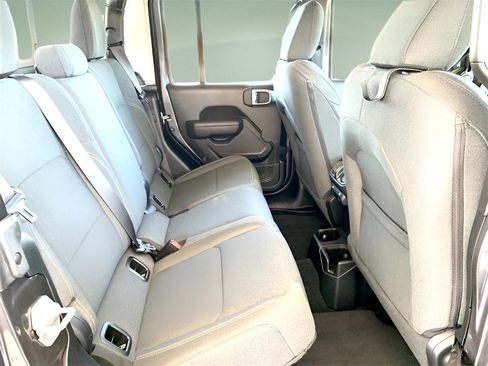 Used 2025 Jeep Gladiator Nighthawk image 23