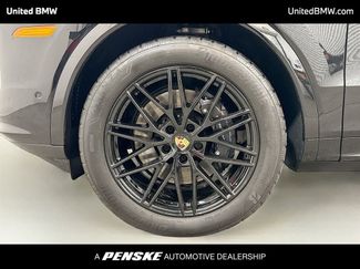 Used 2025 Porsche Cayenne video 2