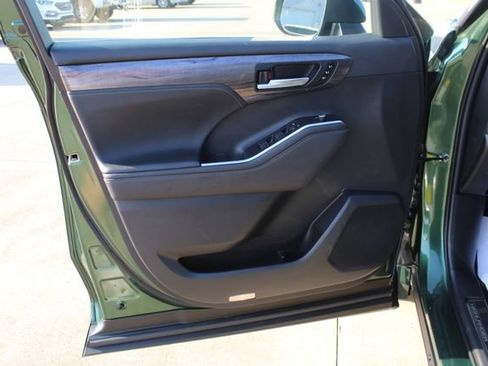 Used 2023 Toyota Highlander Platinum AWD/4WD image 10
