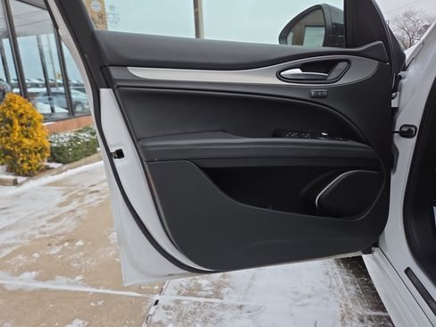 Used 2022 Alfa Romeo Stelvio Veloce image 15