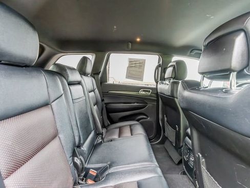 Used 2019 Jeep Grand Cherokee Laredo AWD/4WD image 18