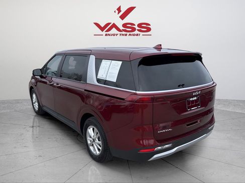 Used 2024 Kia Carnival LX image 4